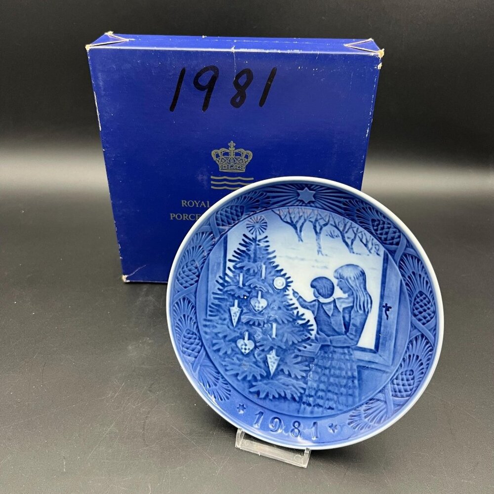 Royal Copenhagen 1981 Christmas Plate with Box